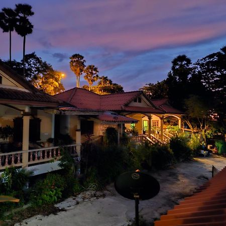 Rose Bungalow At Ya Nui Beach Villa Nai Harn Exterior photo